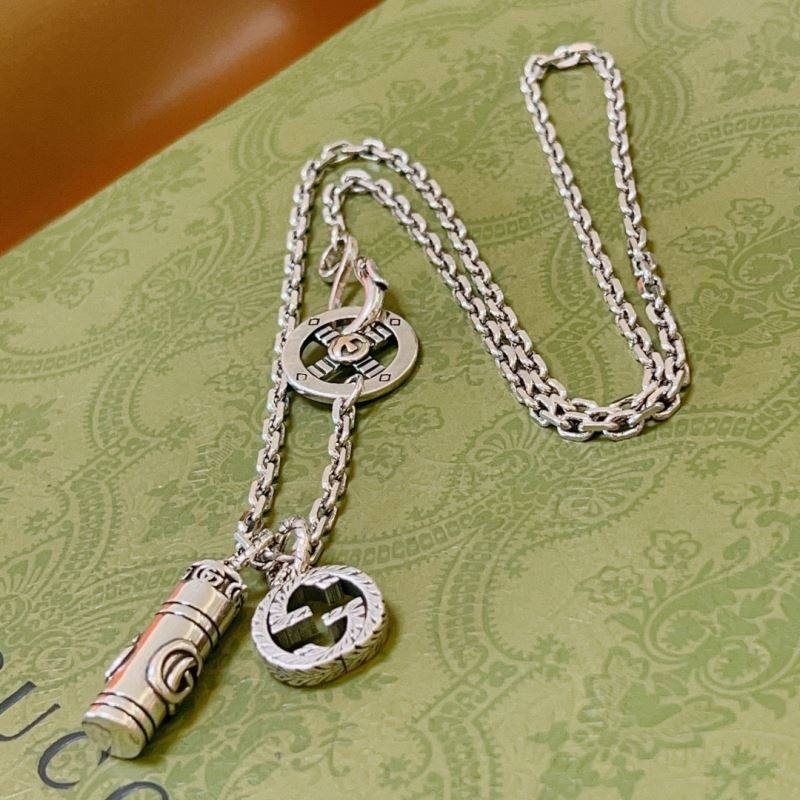 G*u*i necklaces